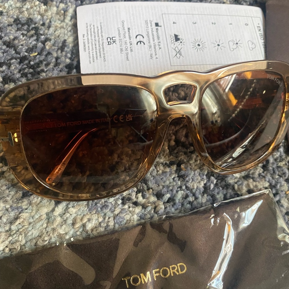 Tom Ford Brown Aviator Sunglasses with Tortoiseshell Accents